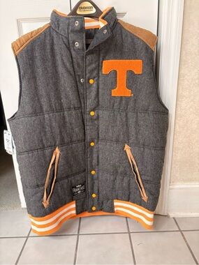 Tennessee Volunteers reversible vestis from-brand Franchise Club sold from kohls